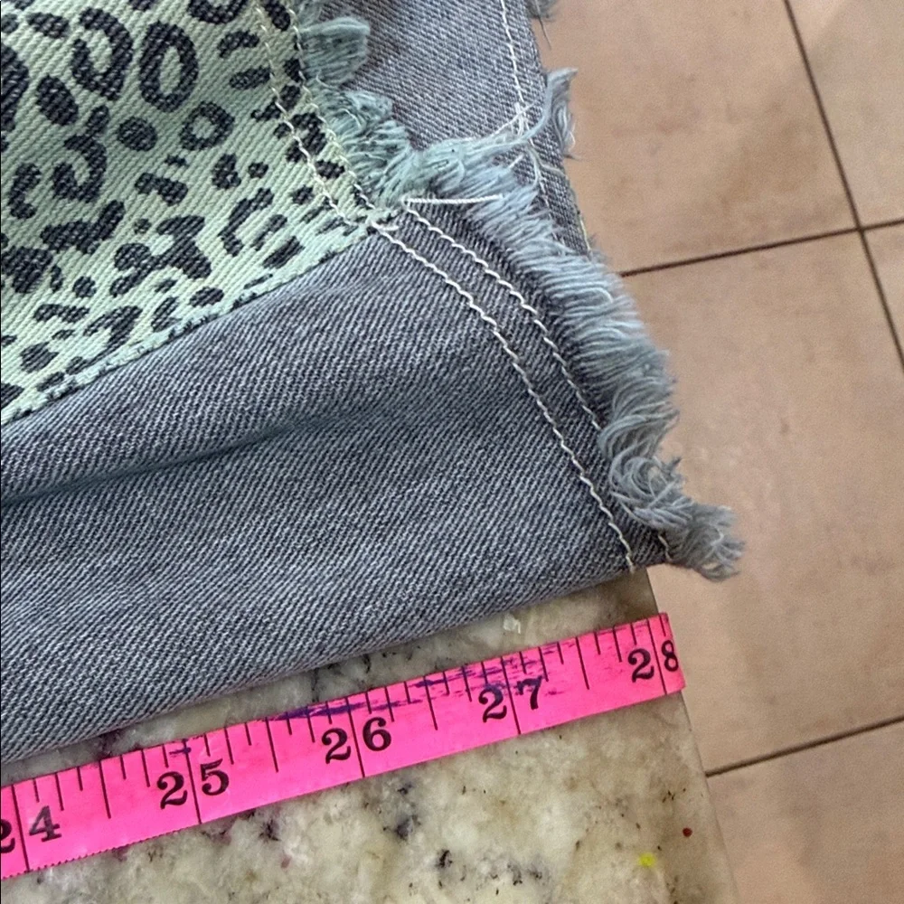 POL Women’s Printed Patchwork Leopard Denim Pants Gray/seafoam green Size Small - Picture 14 of 15